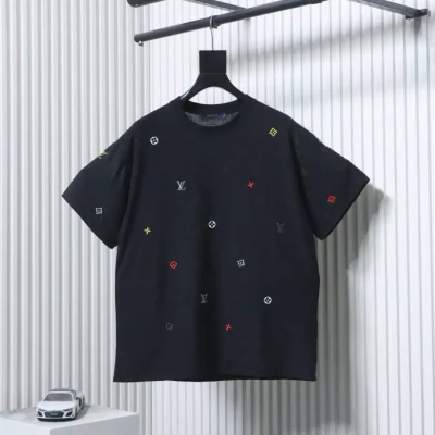 Kurzarm-T-Shirt mit durchgehendem Monogramm-Kleeblattmuster und gesticktem Logo