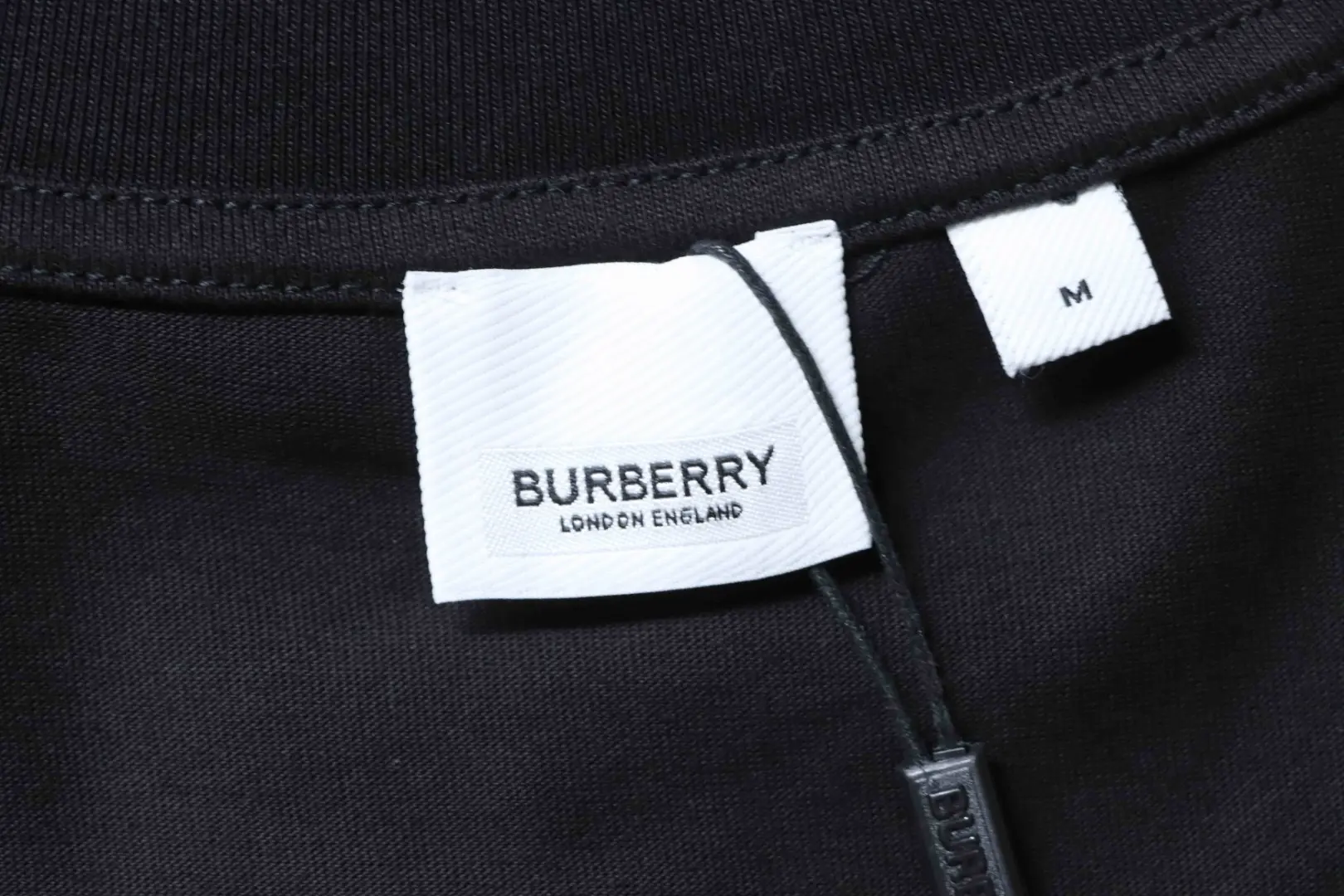 Kurzarm-T-Shirt mit gesticktem Ritter- und Pferdelogo – Bild 9