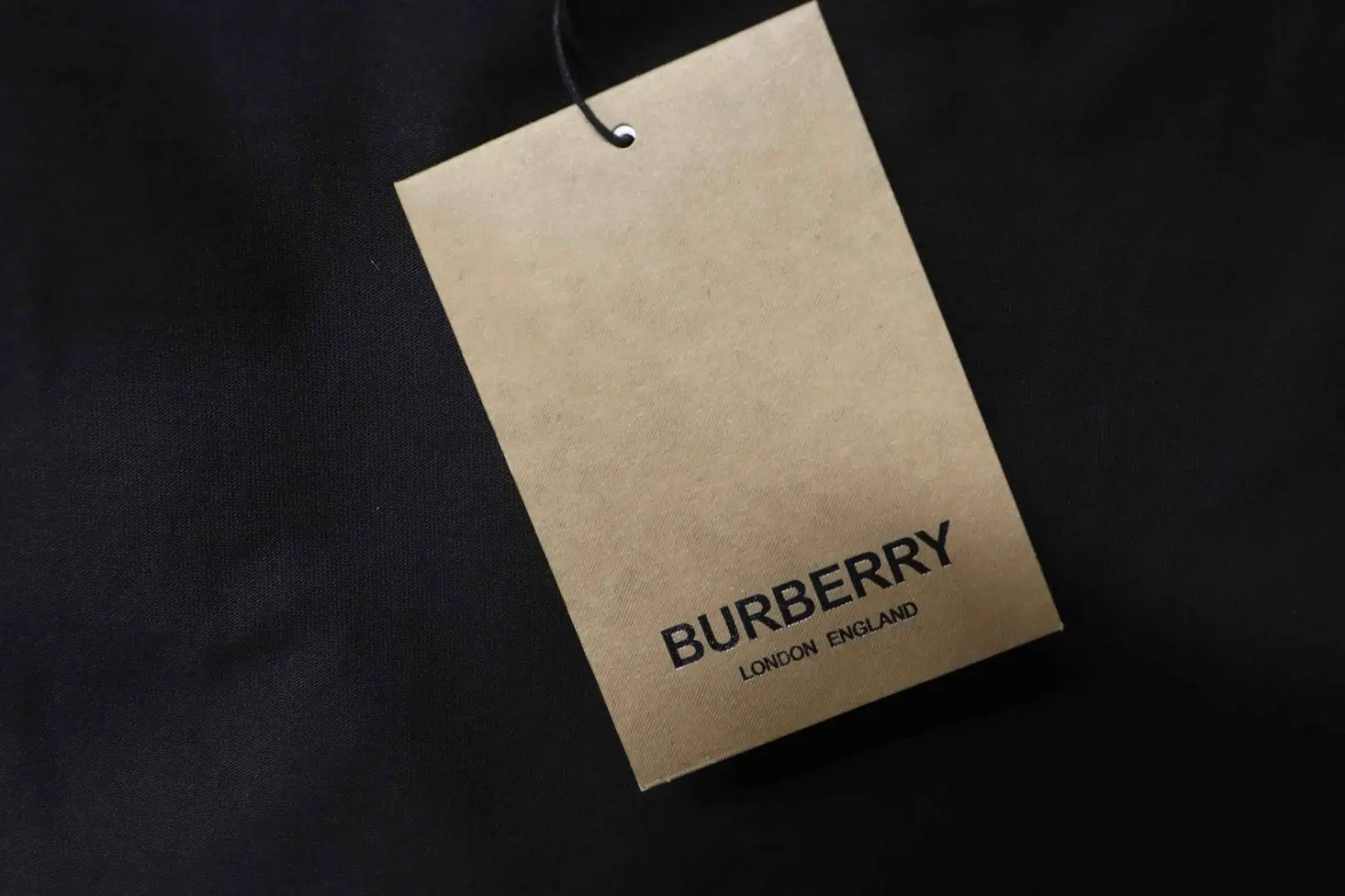 Kurzarm-T-Shirt mit gesticktem Ritter- und Pferdelogo – Bild 10