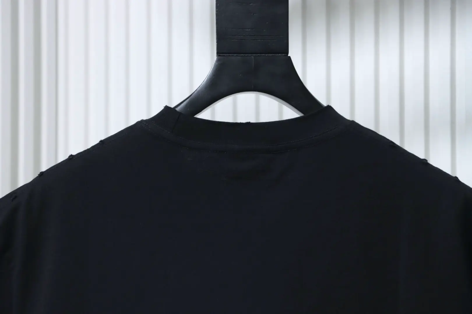 Kurzarm-T-Shirt mit gesticktem Ritter- und Pferdelogo – Bild 4