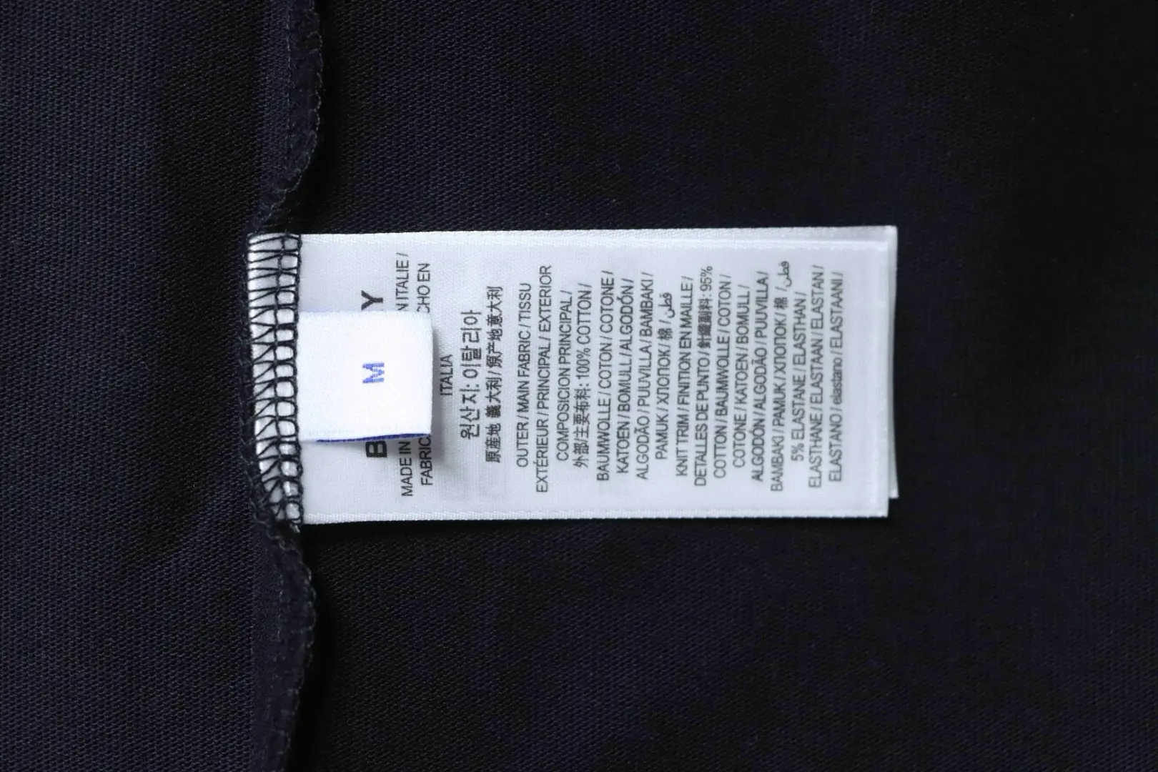 Kurzarm-T-Shirt mit gotischer Stickerei – Bild 10