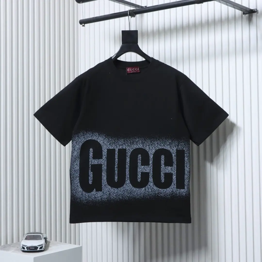 Kurzarm-T-Shirt mit großem Logo – Bild 11