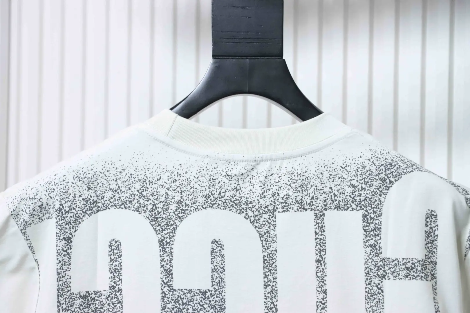 Kurzarm-T-Shirt mit großem Logo – Bild 4