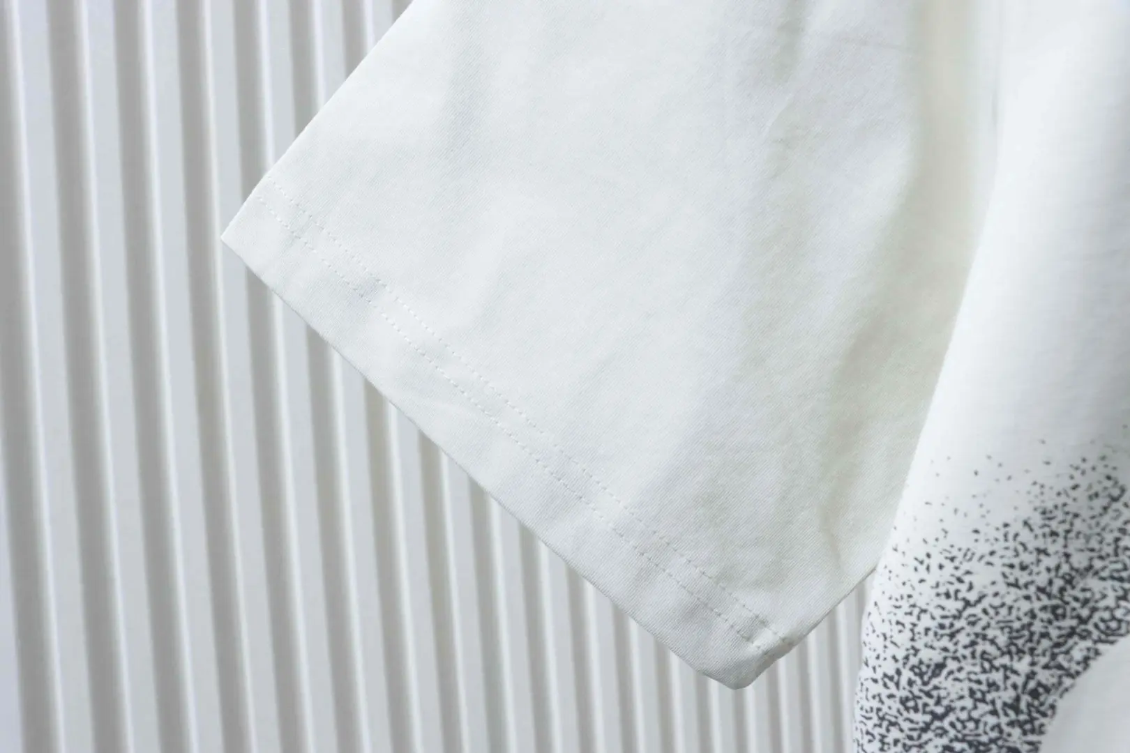 Kurzarm-T-Shirt mit großem Logo – Bild 7