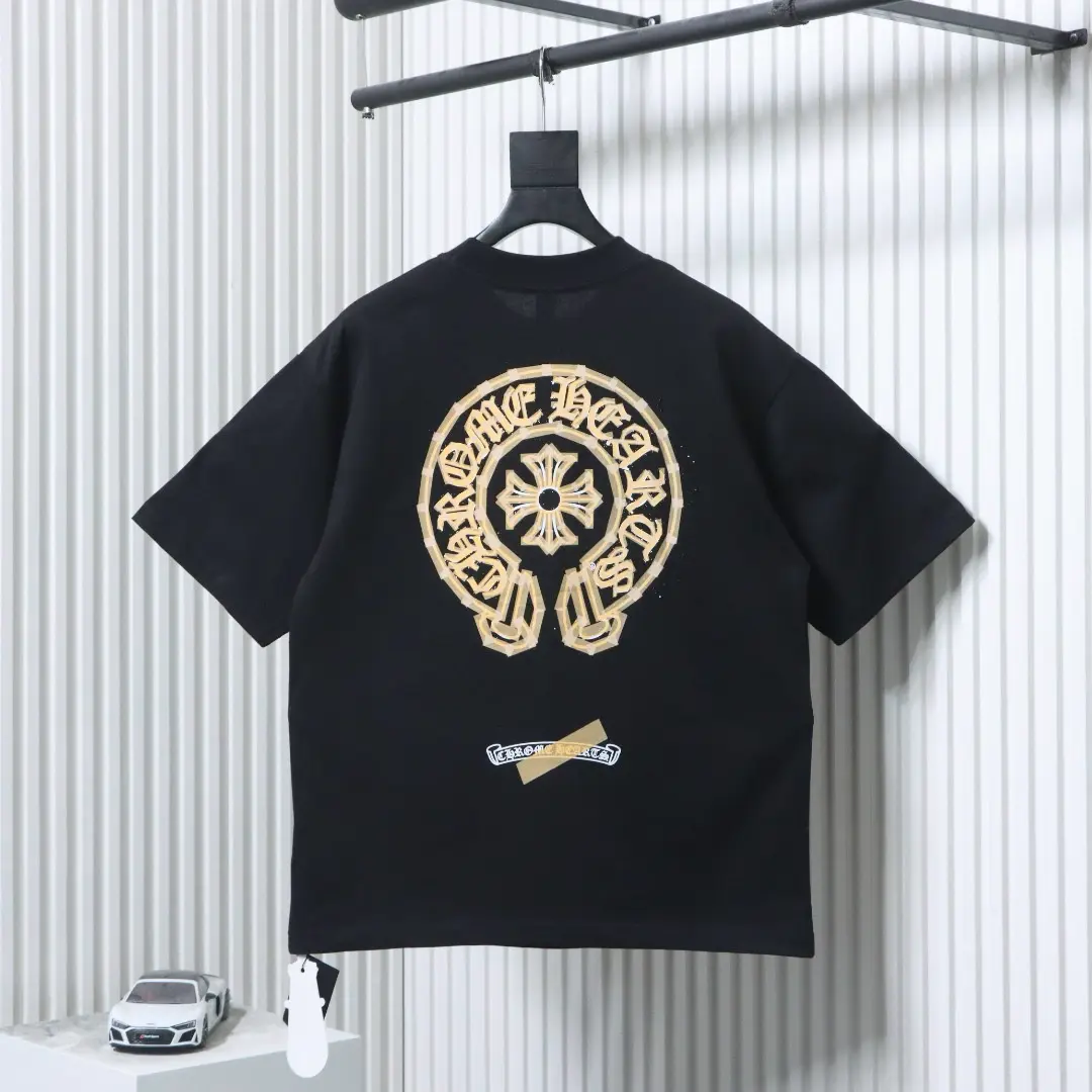 Kurzarm mit Strasssteinen und Hufeisenmuster