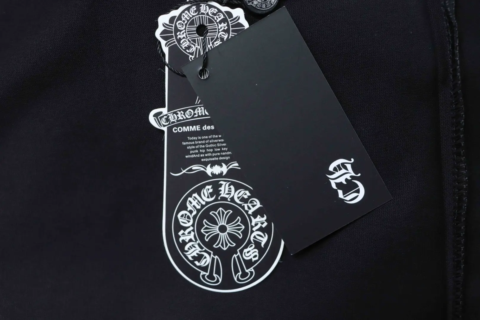 Kurzarmhemd mit Sanskrit-Strasssteinen – Bild 12