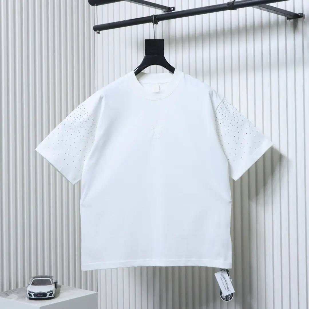 Kurzarmhemd mit Sanskrit-Strasssteinen – Bild 2