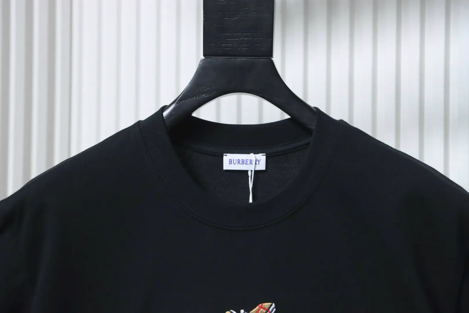 Kurzarmhemd mit Skizzenkaromuster und besticktem Kriegspferdemotiv – Bild 5