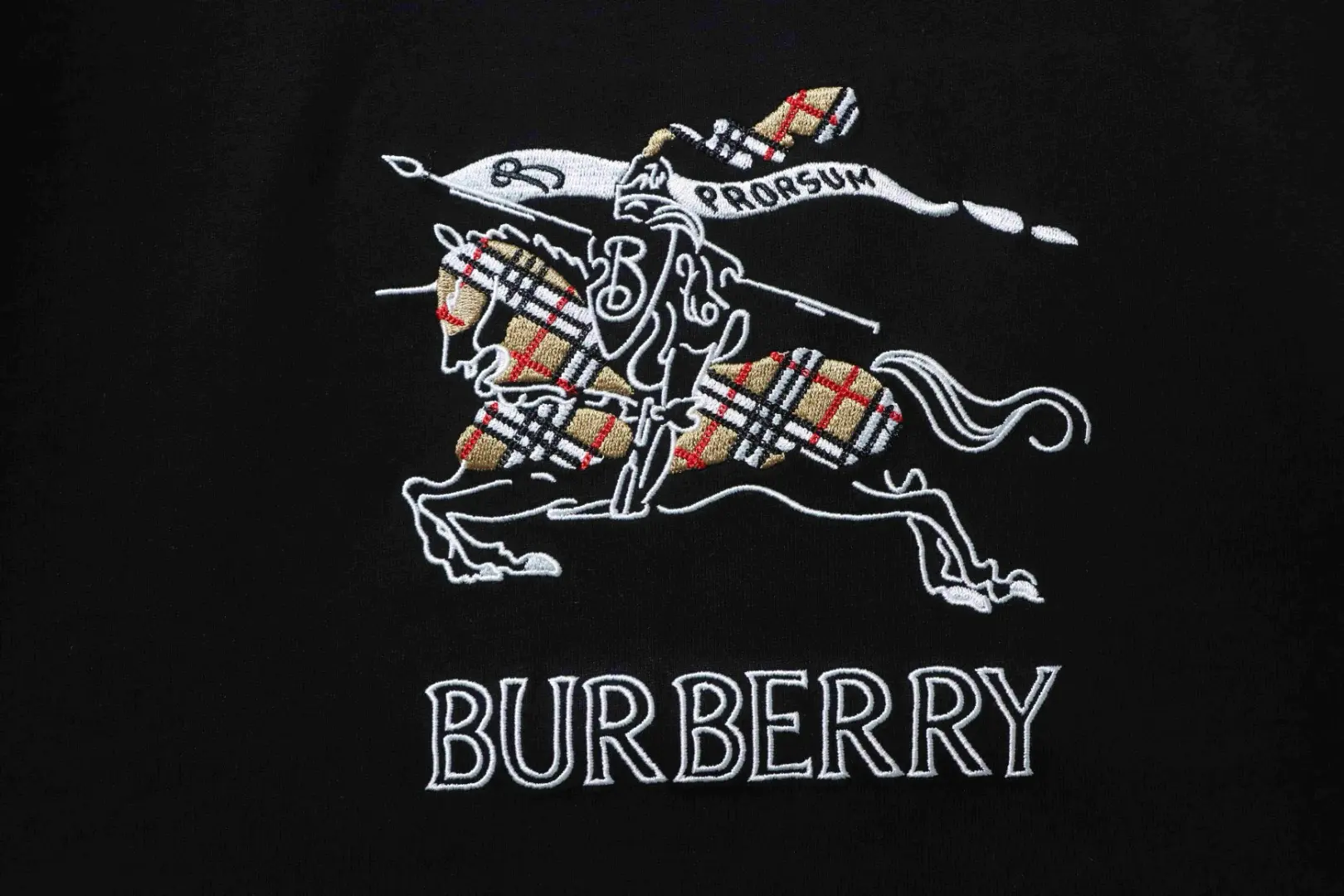 Kurzarmhemd mit Skizzenkaromuster und besticktem Kriegspferdemotiv – Bild 7