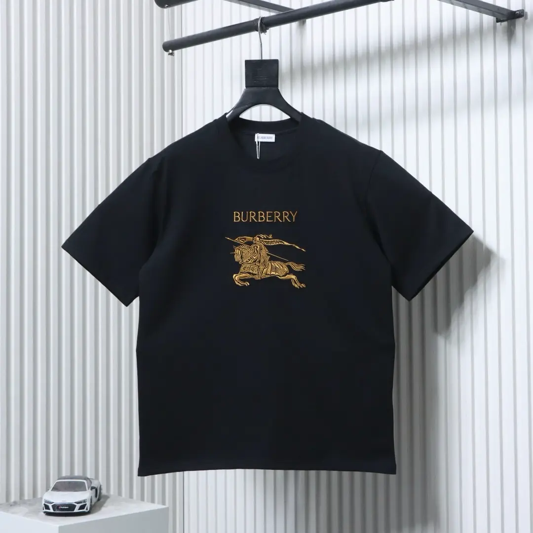 Kurzarmhemd mit besticktem Rittermotiv im Reitsport-Stil