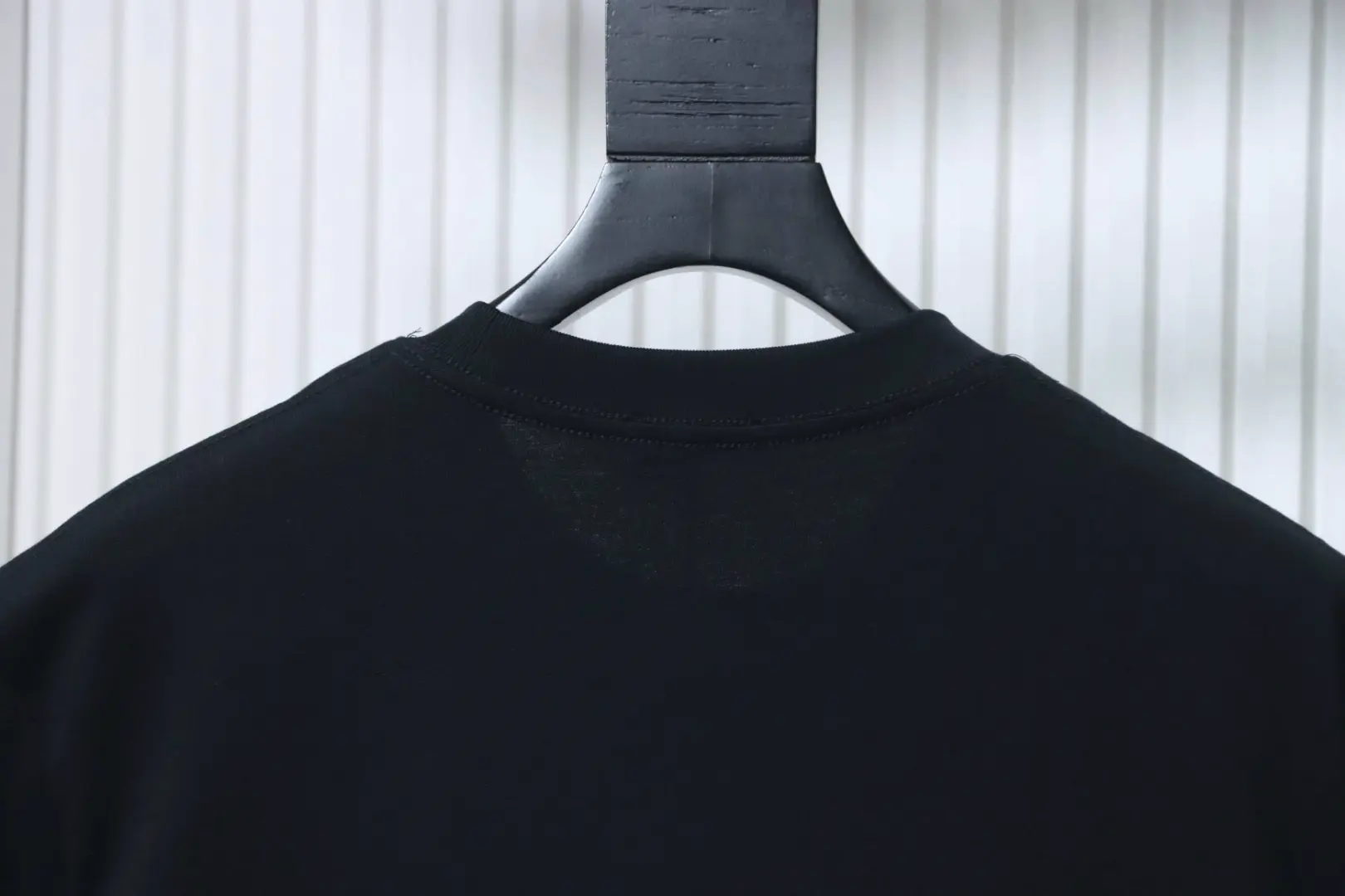 Kurzarmhemd mit besticktem Rittermotiv im Reitsport-Stil – Bild 4