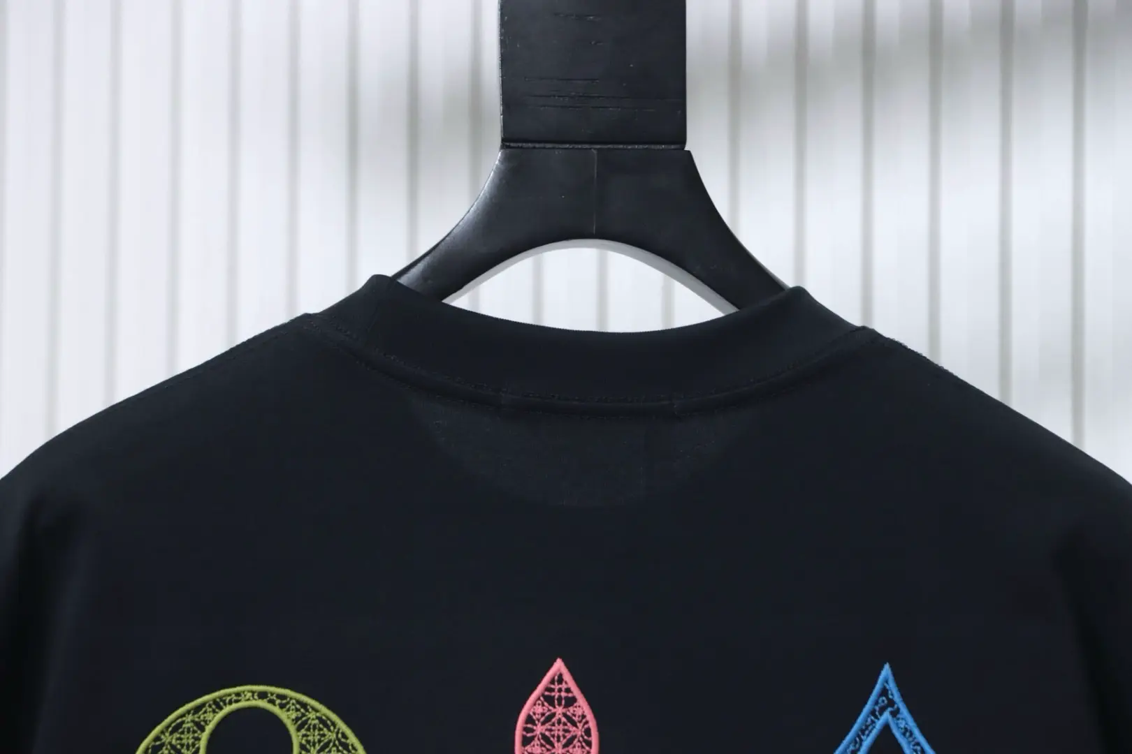 Kurzarmhemd mit dreidimensionaler Logostickerei – Bild 4