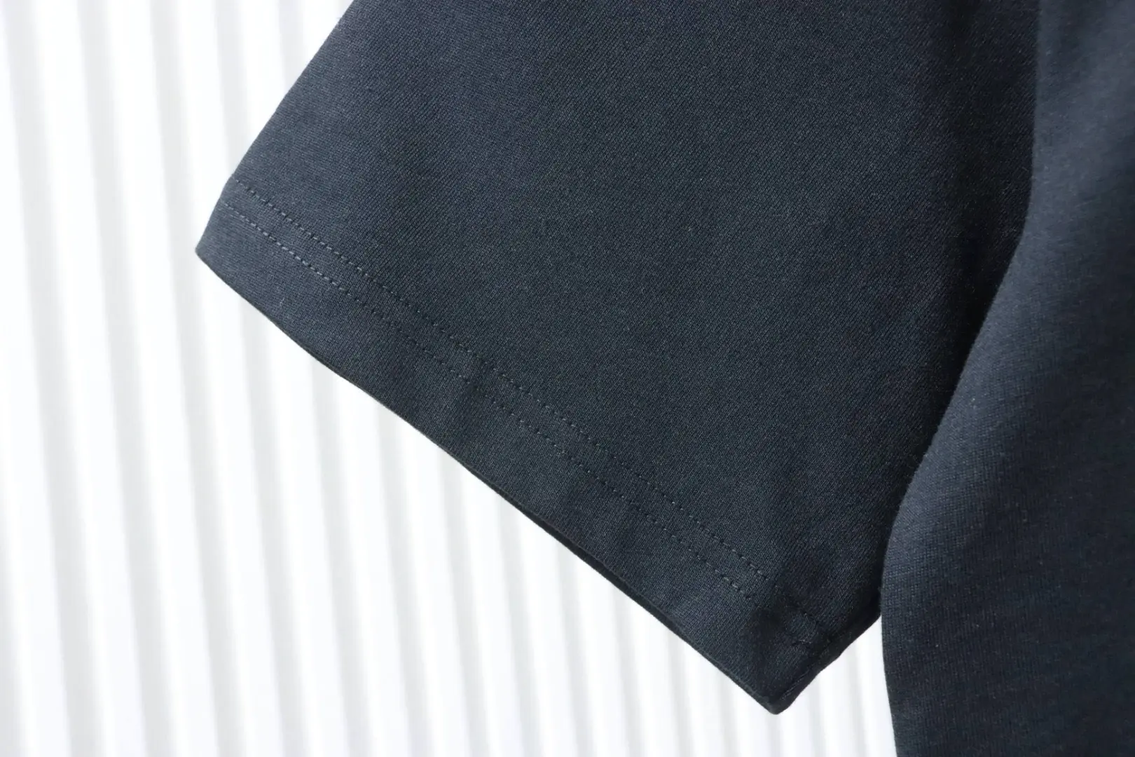 Kurzarmhemd mit klassischem Dreieckslogo – Bild 9