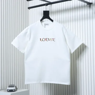 Kurzarmshirt mit Regenbogen-Logo-Stickerei