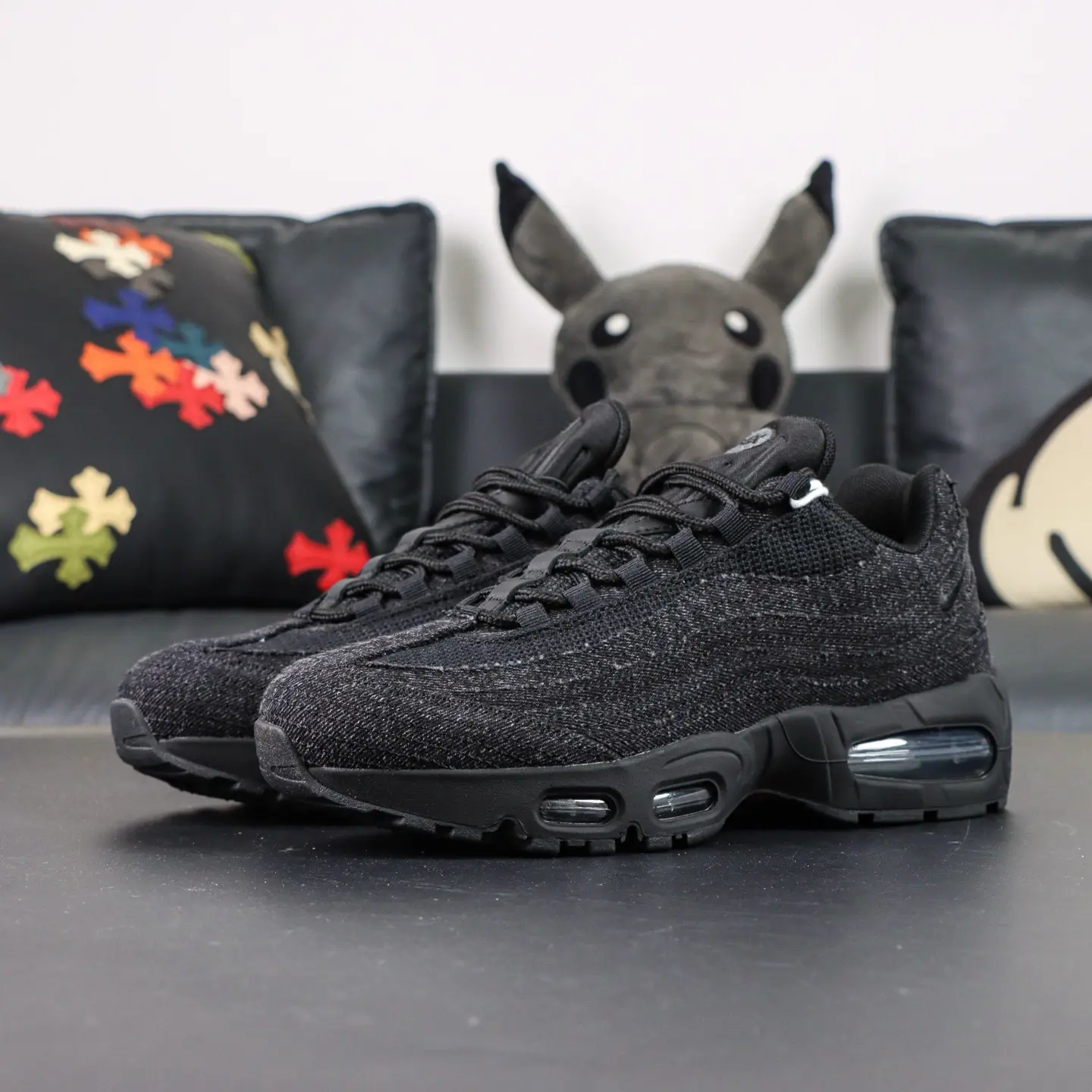 Levi's x Nike Air Max 95 „Schwarz und Anthrazit“ – Bild 3