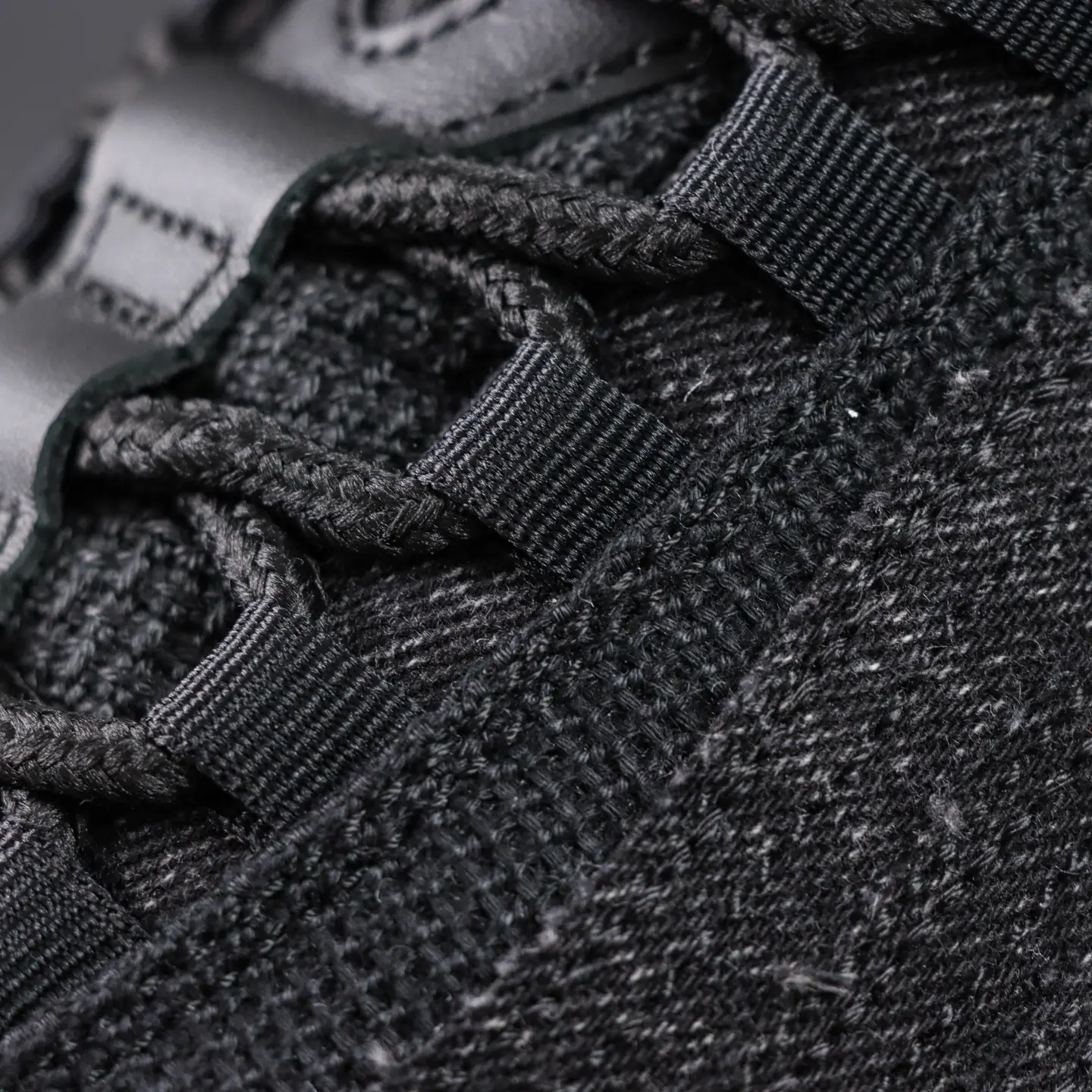 Levi's x Nike Air Max 95 „Schwarz und Anthrazit“ – Bild 11