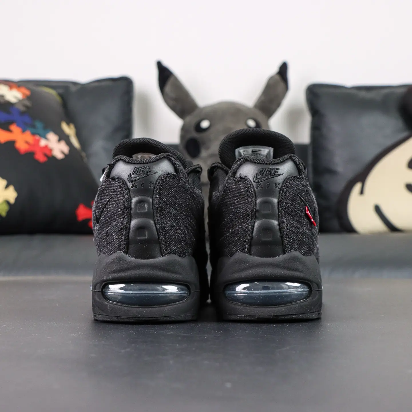 Levi's x Nike Air Max 95 „Schwarz und Anthrazit“ – Bild 2