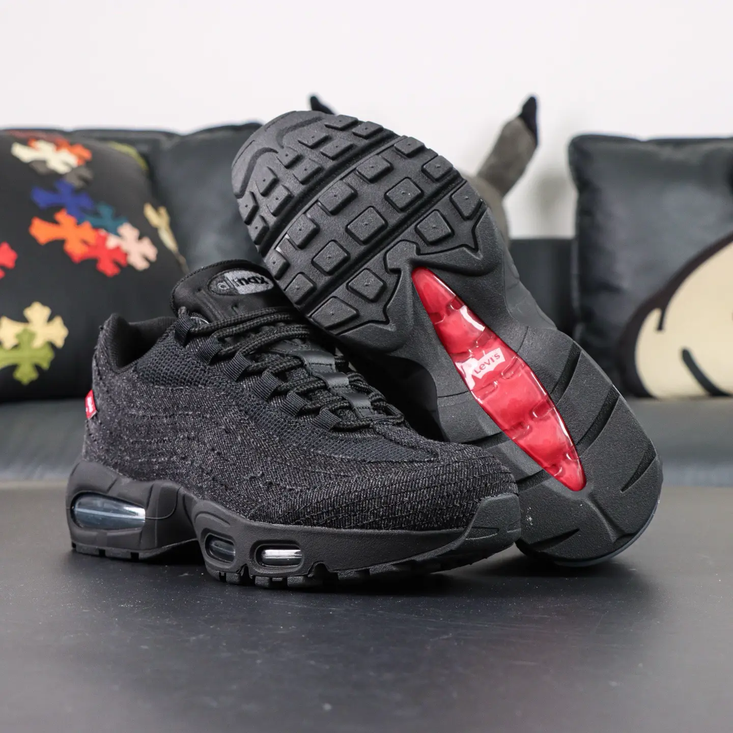 Levi's x Nike Air Max 95 „Schwarz und Anthrazit“ – Bild 4