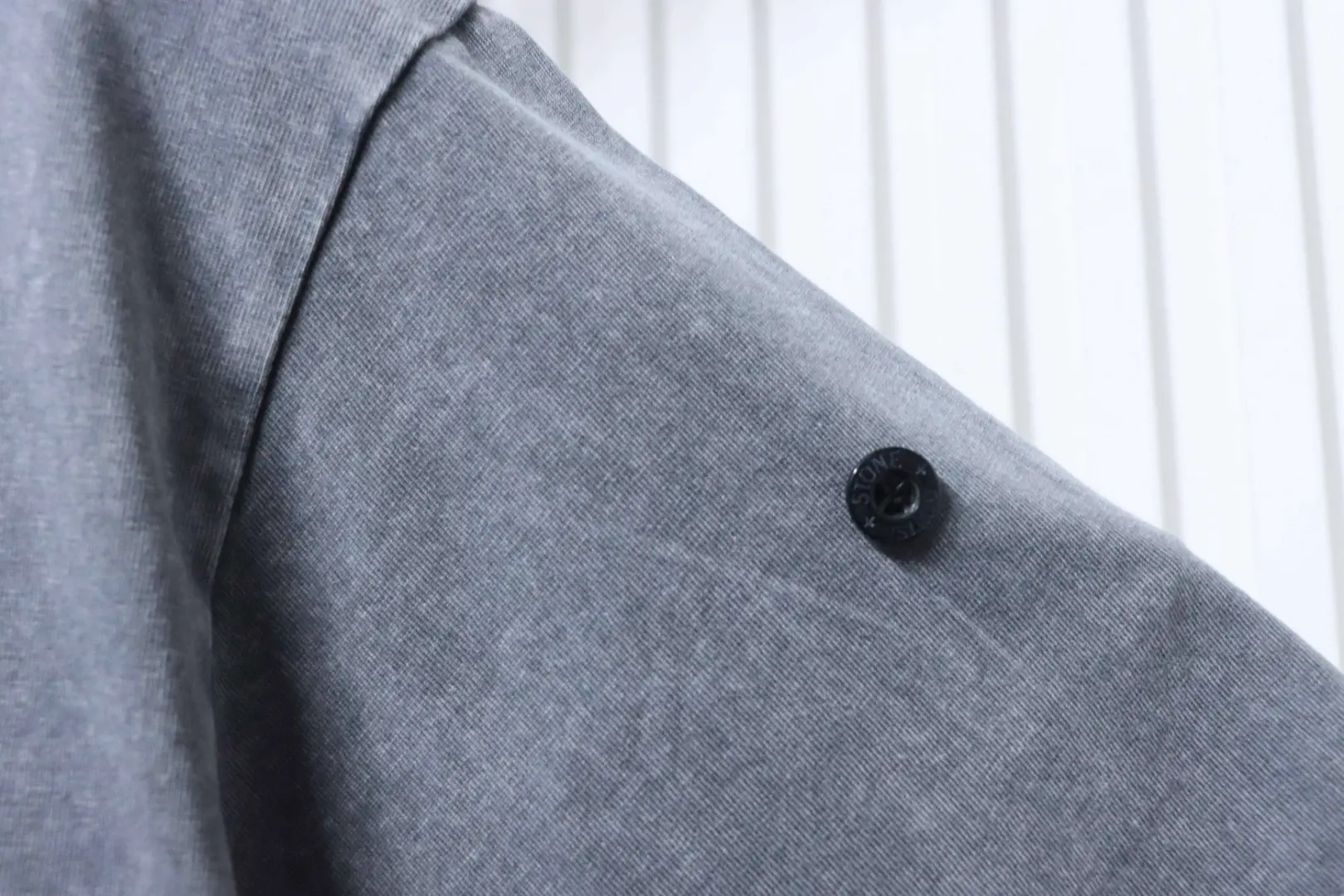 Neues, sommerliches Kurzarm-T-Shirt im Used-Look – Bild 7