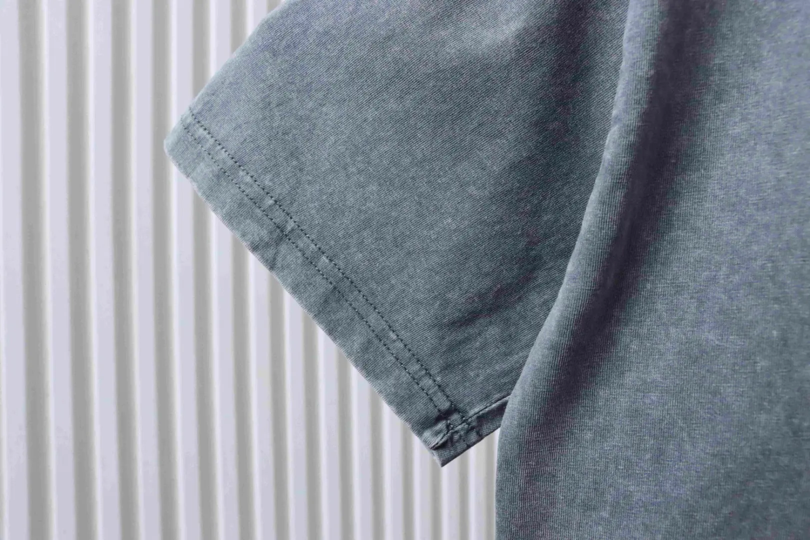 Neues, sommerliches Kurzarm-T-Shirt im Used-Look – Bild 8