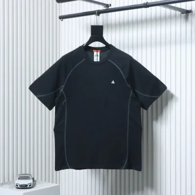 Nike ACG Series T-Shirt mit gesticktem Logo, schnelltrocknend, Kurzarm