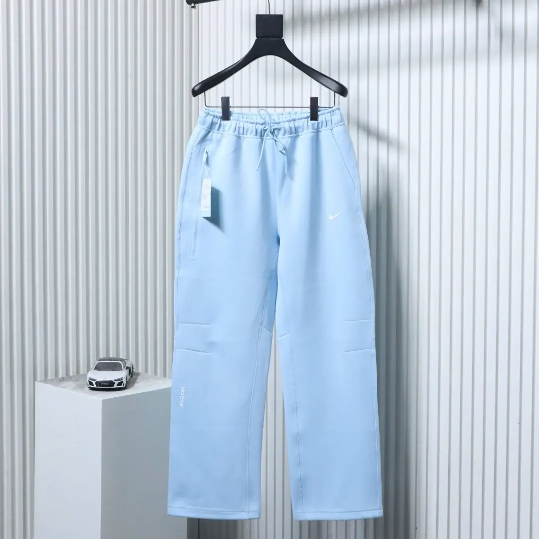 Nike NOCTA Kollaboration Bedruckte Trainingshose – Bild 3