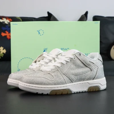 OFF-WHITE Out Of Office Leder-Sneaker, lässig, niedrig geschnitten, weiß mit Strasssteinen