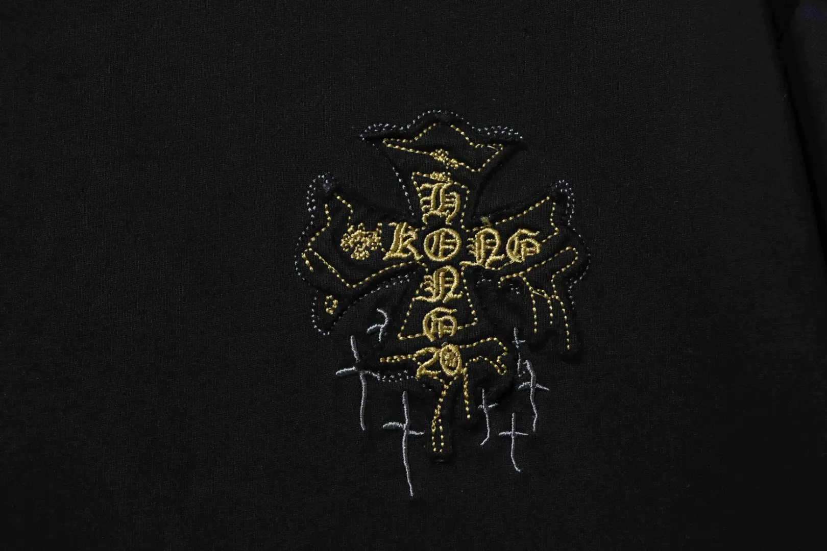 Robustes, kurzärmeliges Hemd mit Sanskrit-Kreuzstickerei – Bild 9