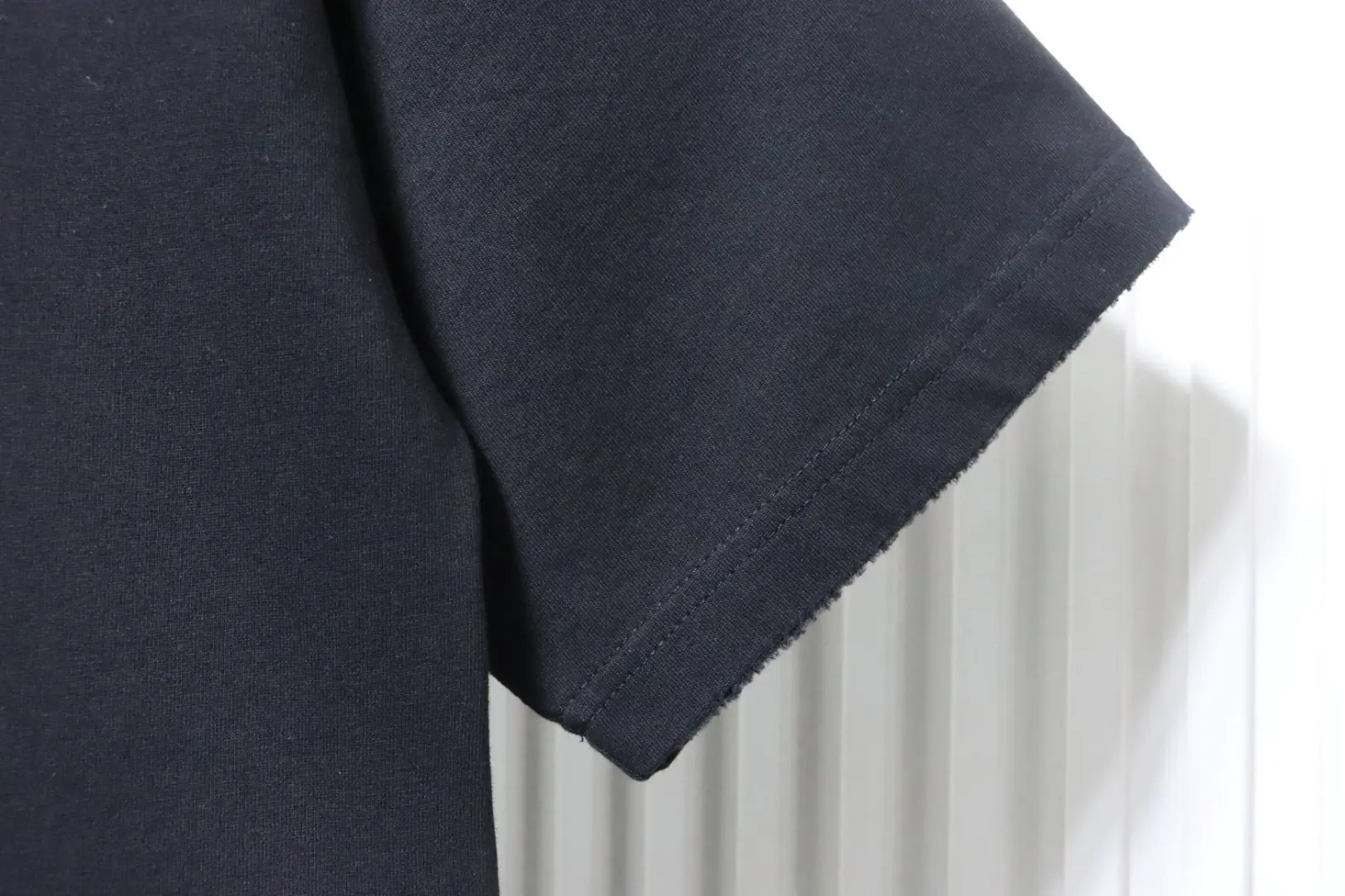 Robustes, kurzärmeliges Hemd mit Sanskrit-Kreuzstickerei – Bild 10