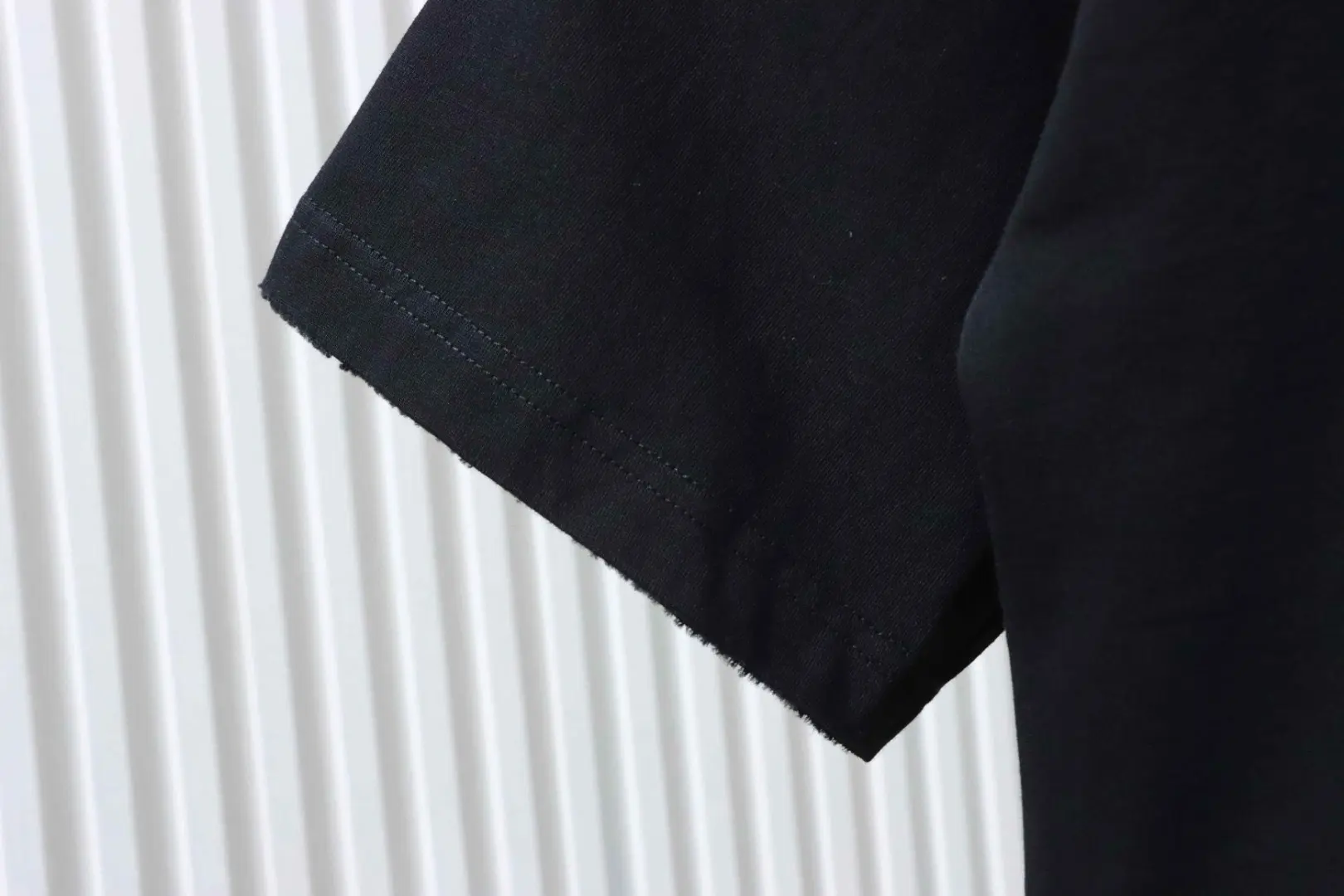 Robustes, kurzärmeliges Hemd mit Sanskrit-Kreuzstickerei – Bild 11