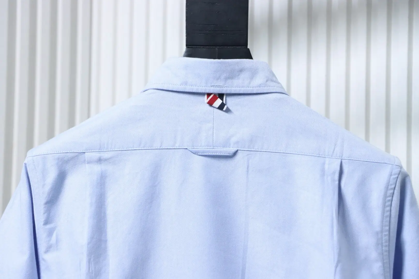 Tom Browne TB Langarmhemd mit doppelten Ärmeln und Farbblockmuster – Bild 4