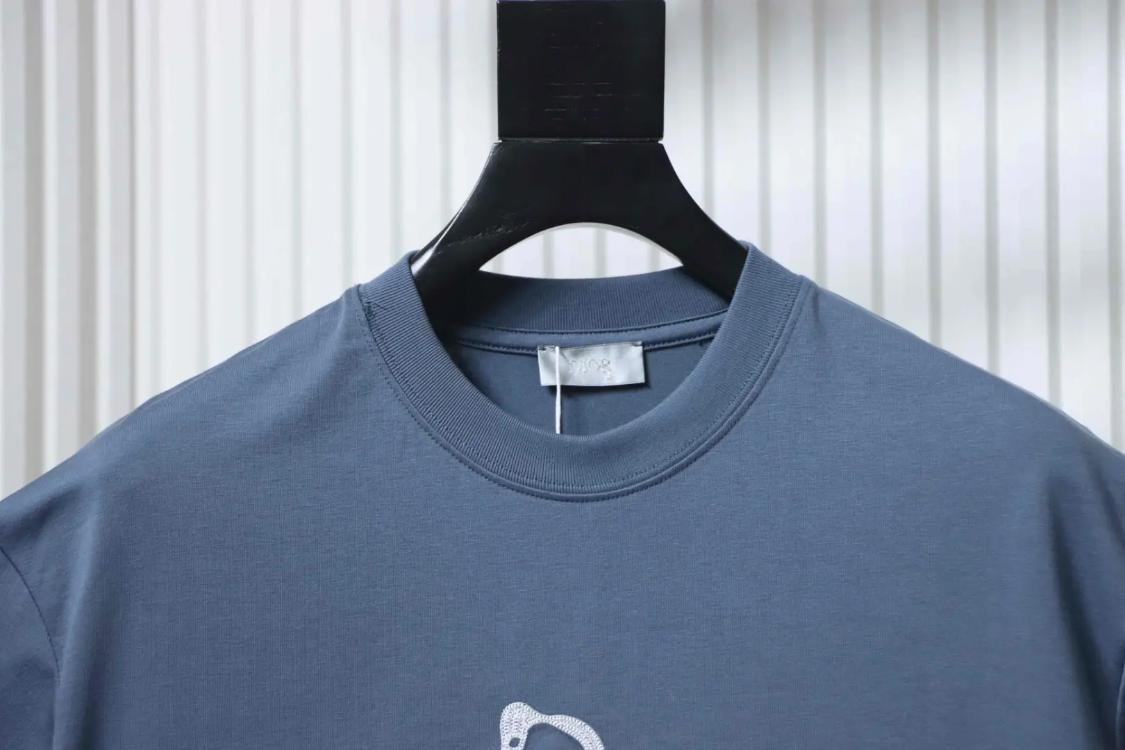 Und Hylton Nel Kollaborations-Slogan Besticktes Kurzarm-T-Shirt – Bild 3