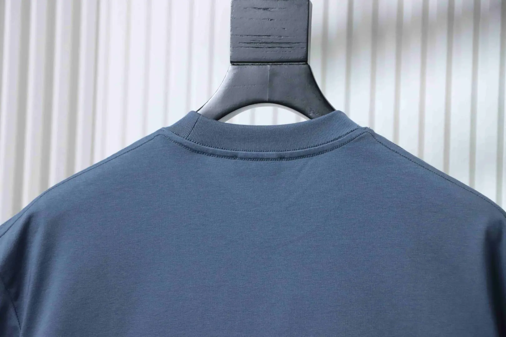 Und Hylton Nel Kollaborations-Slogan Besticktes Kurzarm-T-Shirt – Bild 4