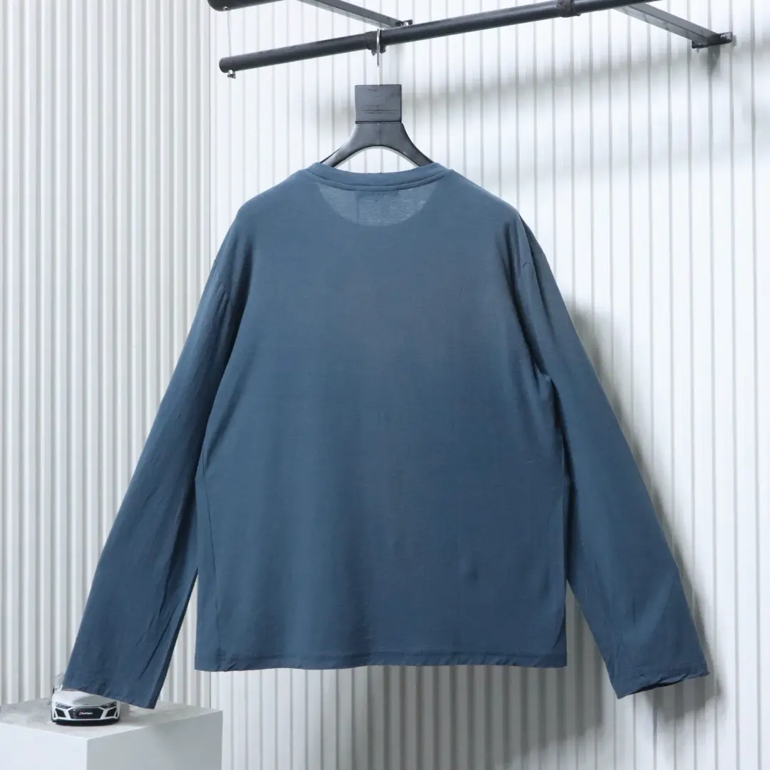 AS 25ss 1996 Langarmshirt mit gesprenkeltem Buchstabenprint – Bild 2