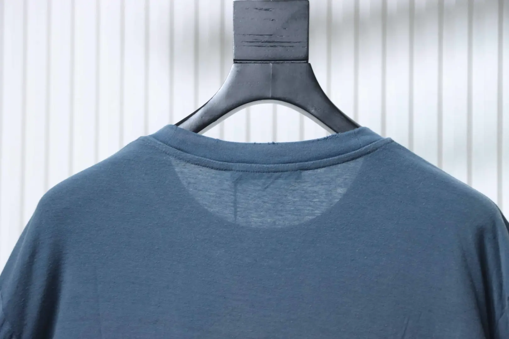 AS 25ss 1996 Langarmshirt mit gesprenkeltem Buchstabenprint – Bild 4