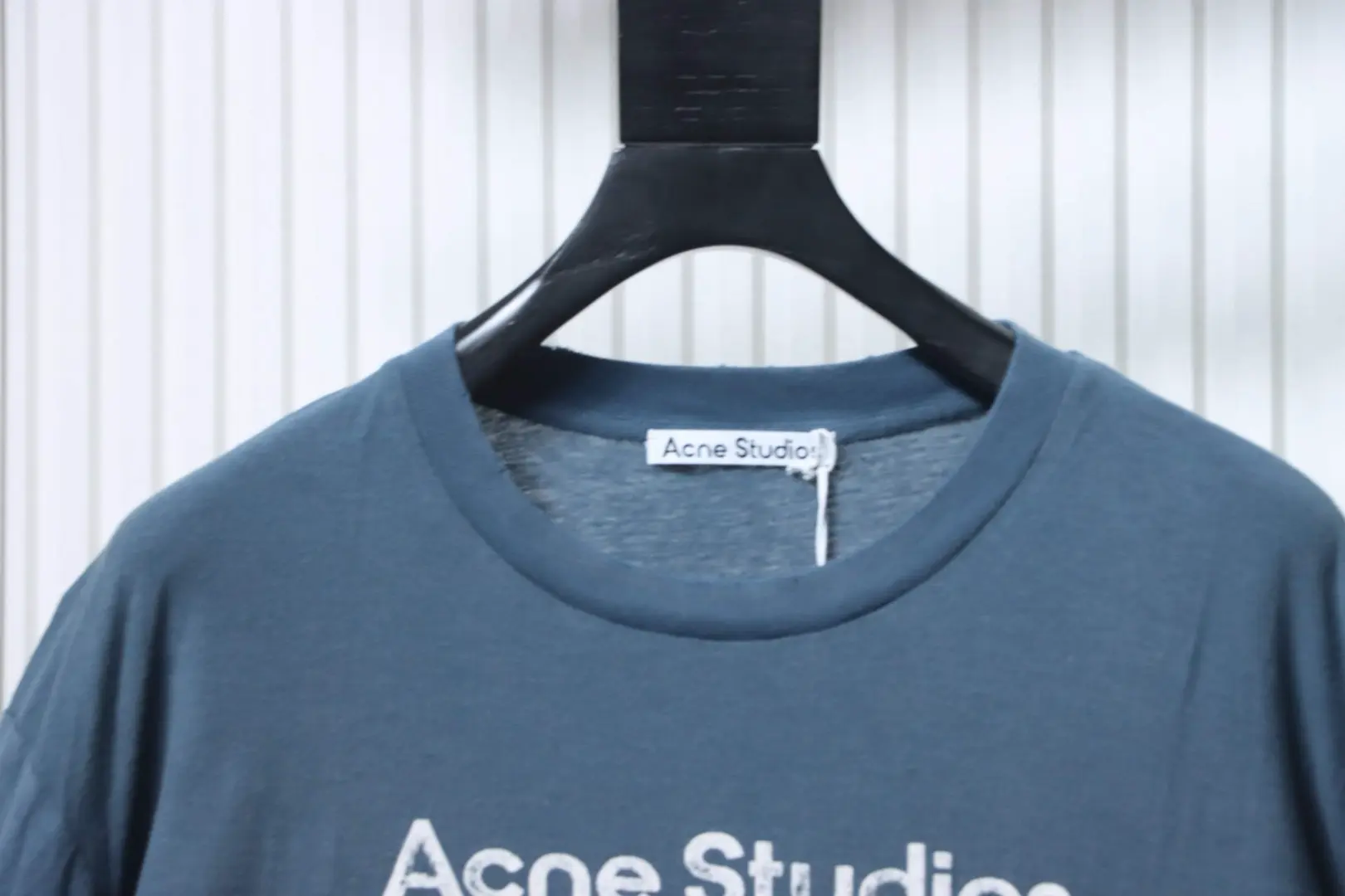 AS 25ss 1996 Langarmshirt mit gesprenkeltem Buchstabenprint – Bild 3