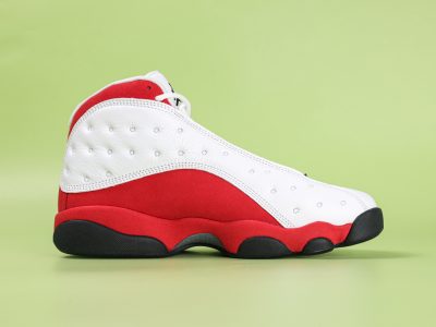 Air Jordan 13 Retro Weiß und Universitätsrot