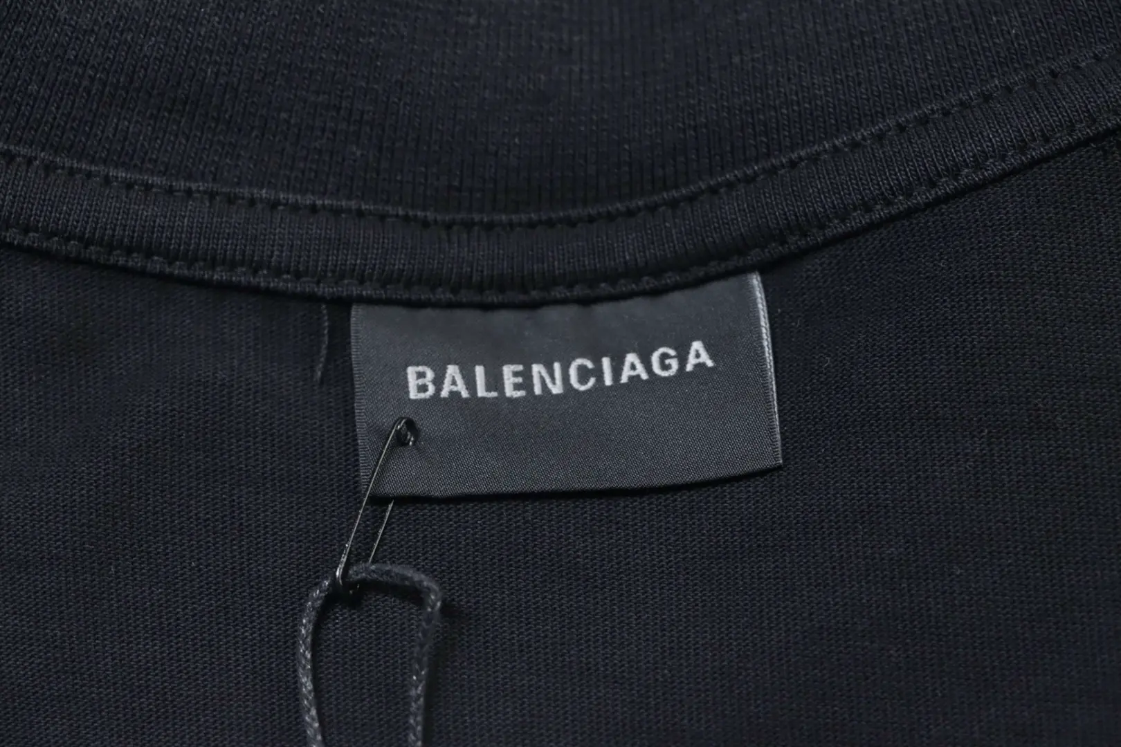 BALENCIAGA Kurzarm-T-Shirt mit gesticktem, leicht abgenutztem Label – Bild 7