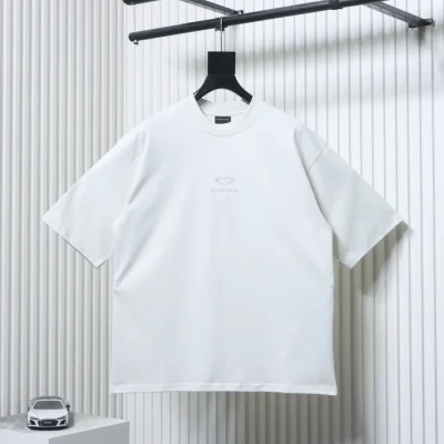 BALENCIAGA Valentinstag Limited Edition Kurzarm-T-Shirt mit Herzlogo