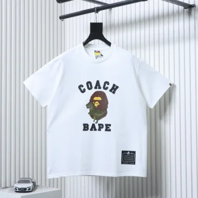 BAPE x COACH Kollaboration: Kurzärmeliges T-Shirt mit Dinosaurier- & Ape-Head-Print