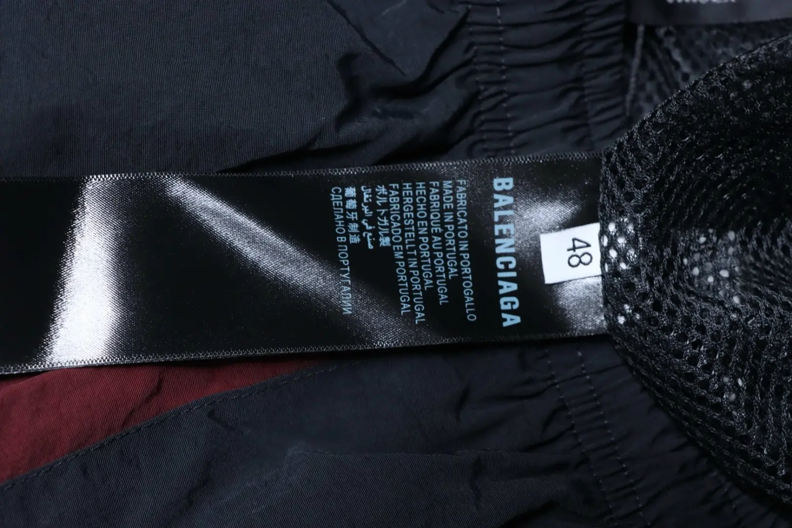 Balenciaga 3M schwarz-rote, bestickte Kapuzen-Sweatpants – Bild 9