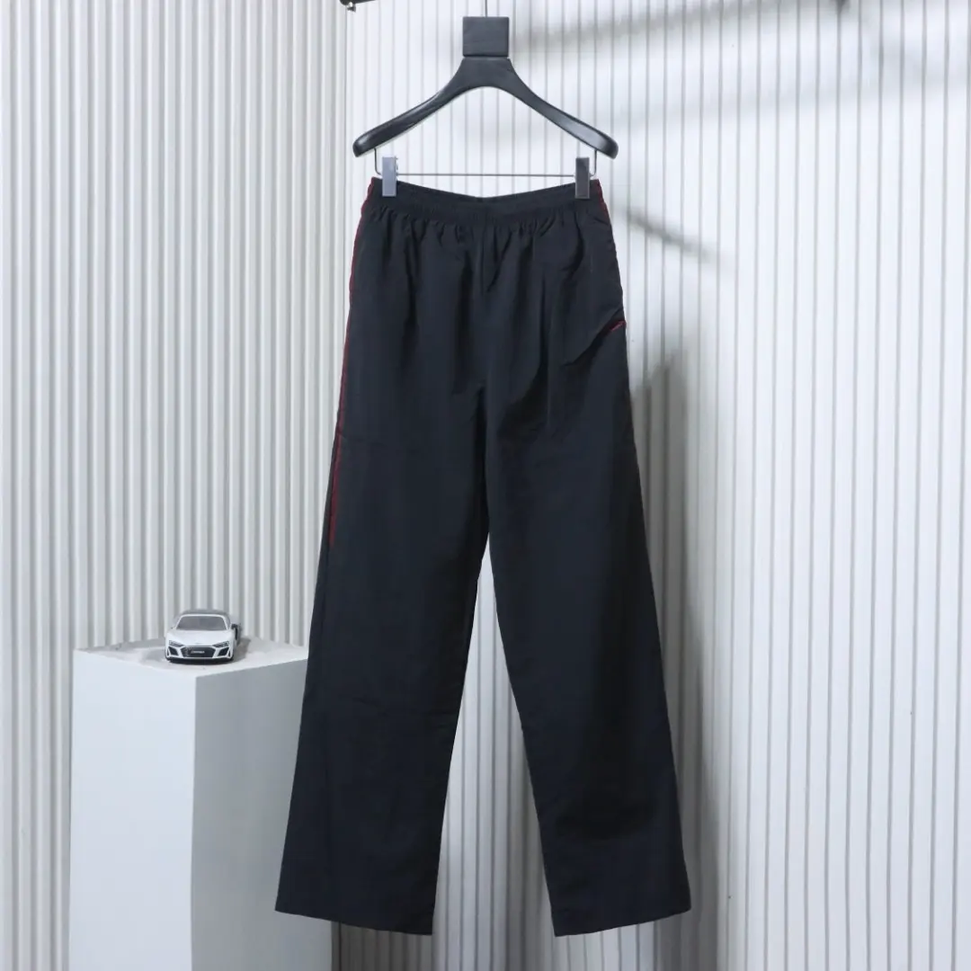Balenciaga 3M schwarz-rote, bestickte Kapuzen-Sweatpants