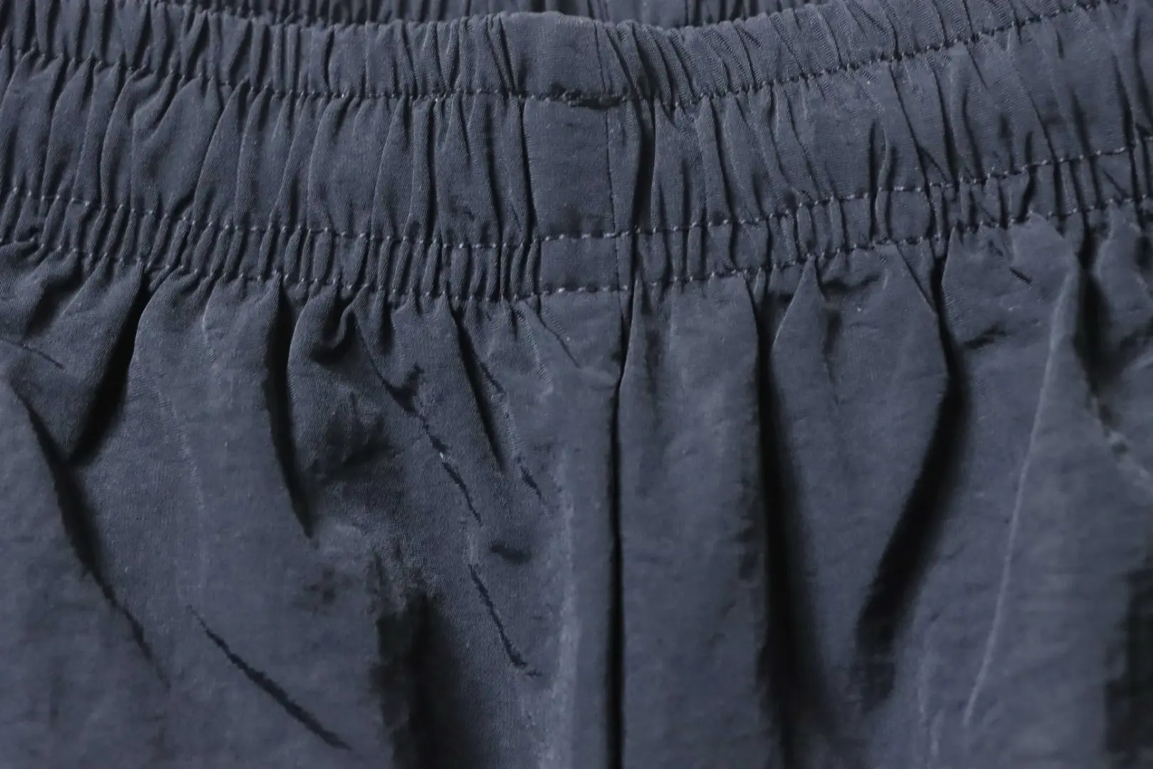 Balenciaga 3M schwarz-rote, bestickte Kapuzen-Sweatpants – Bild 8