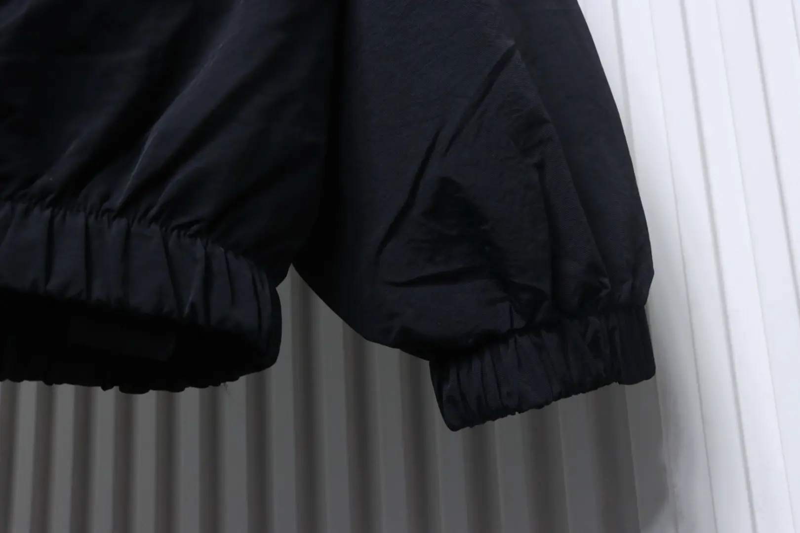 Balenciaga 3M schwarz-rote, bestickte Kapuzen-Trainingsjacke – Bild 6