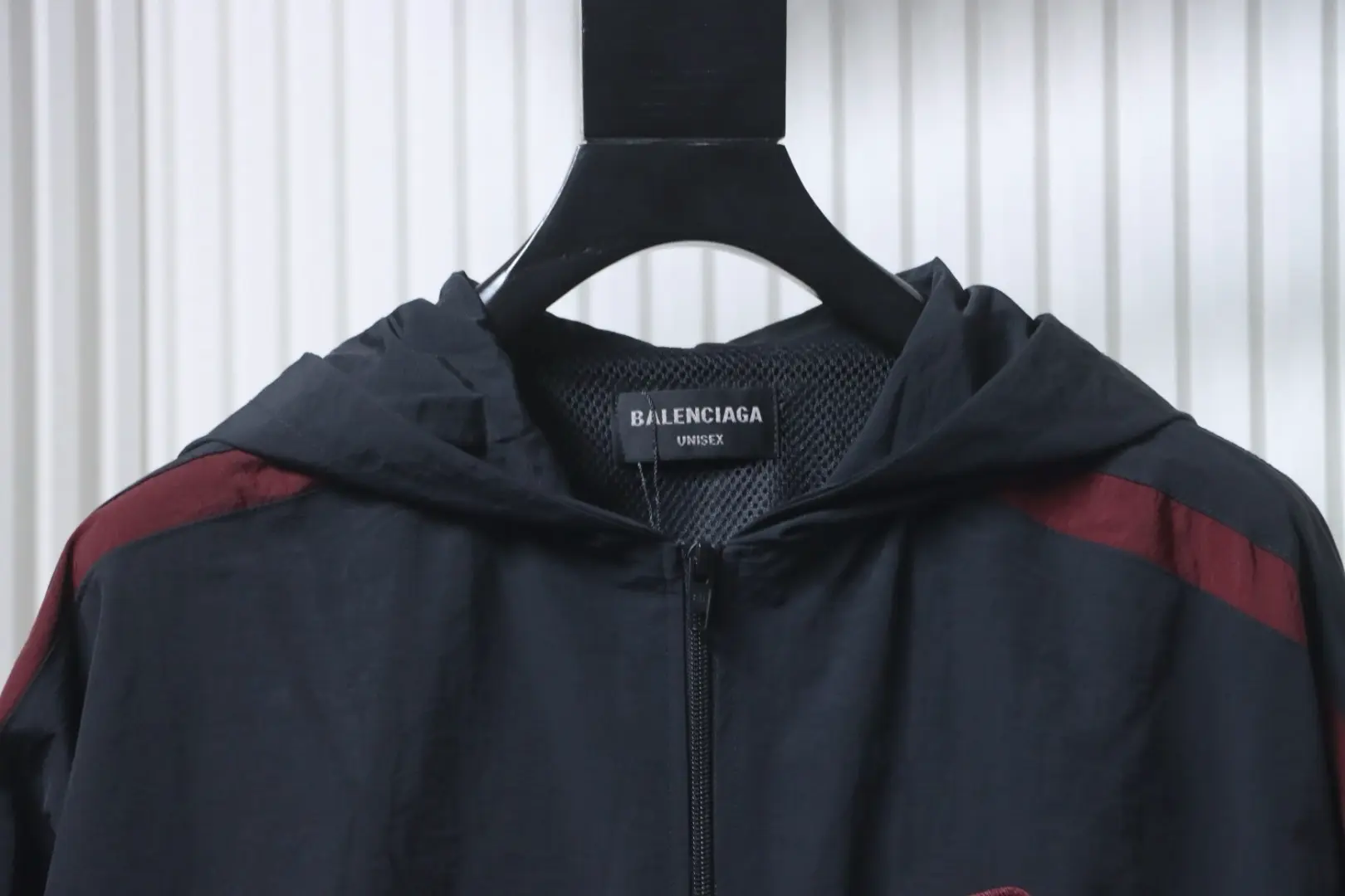 Balenciaga 3M schwarz-rote, bestickte Kapuzen-Trainingsjacke – Bild 3