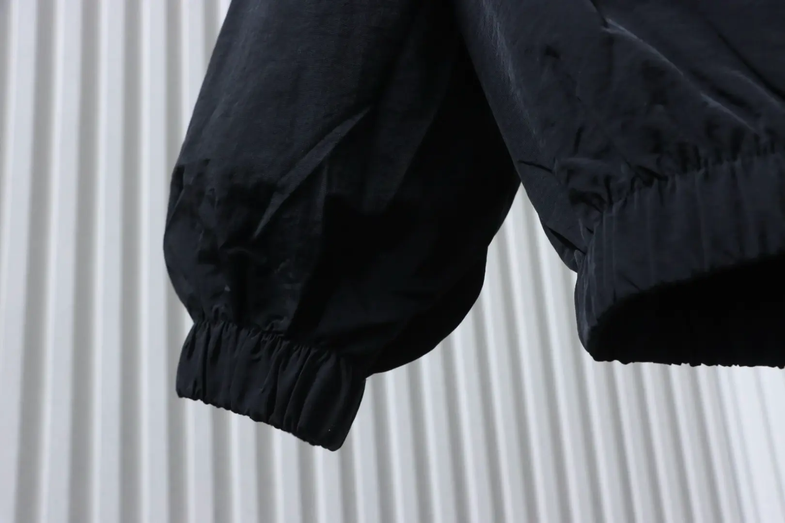 Balenciaga 3M schwarz-rote, bestickte Kapuzen-Trainingsjacke – Bild 9