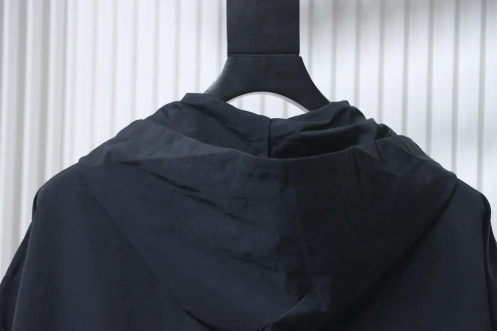 Balenciaga 3M schwarz-rote, bestickte Kapuzen-Trainingsjacke – Bild 4