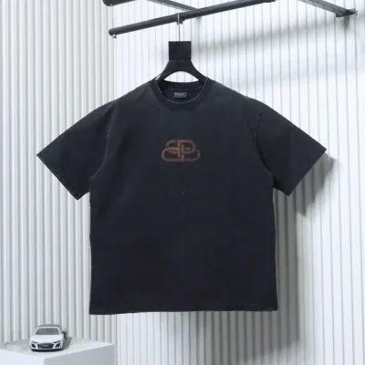 Balenciaga Kurzarm-T-Shirt mit Schneeflockenmuster, Rissen und Schlossprint aus schwerem Material