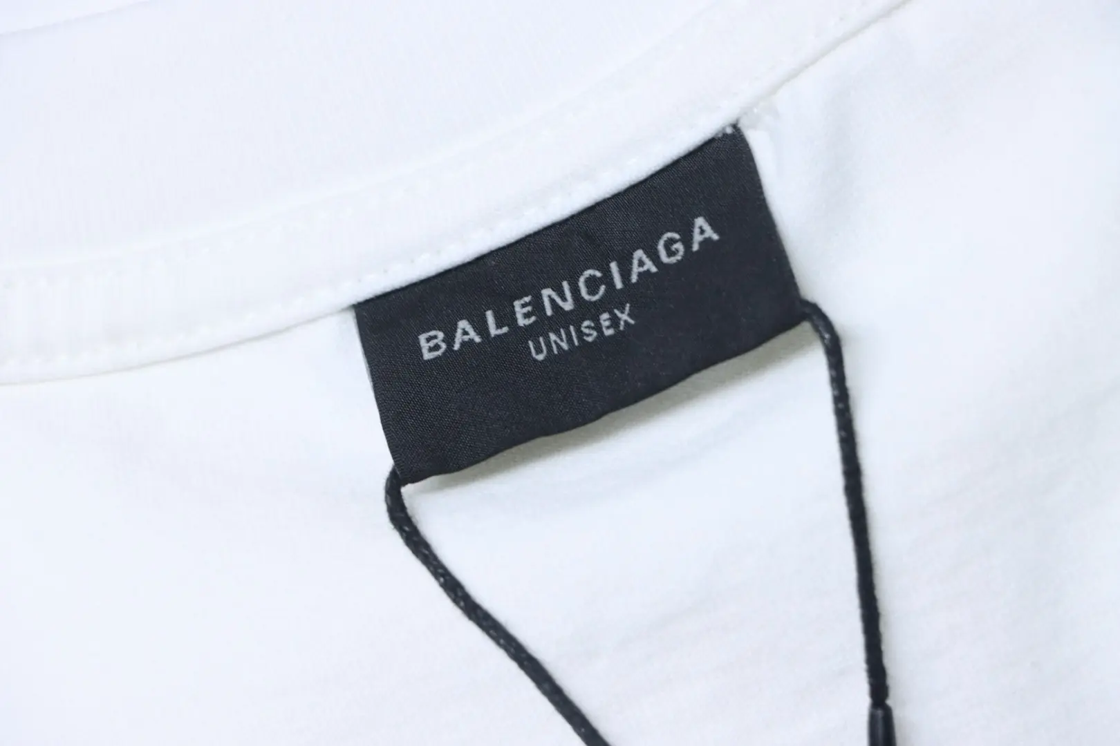Balenciaga Kurzarm-T-Shirt mit gesticktem 3D-Doppel-B-Logo im Tintenstrahldruckverfahren und Rissen – Bild 8