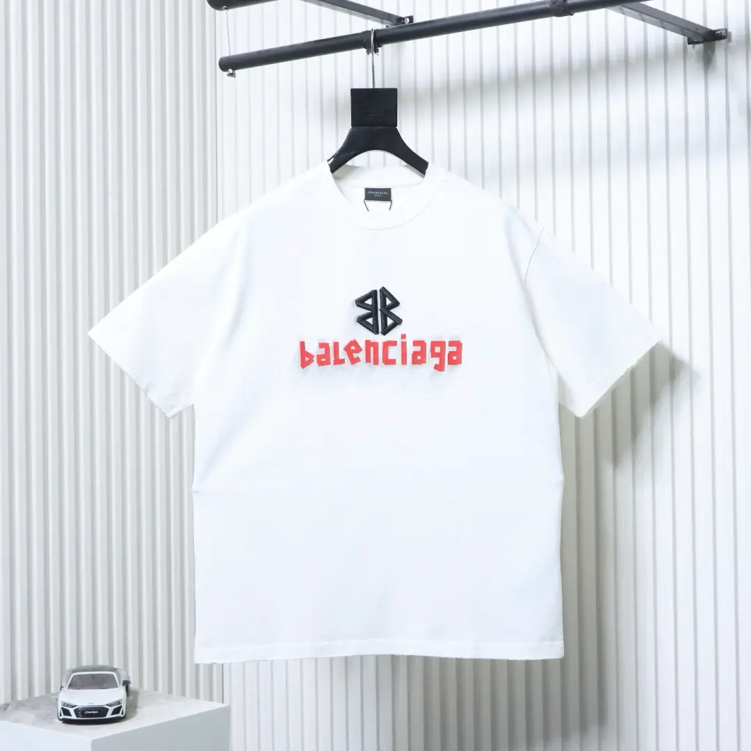 Balenciaga Kurzarm-T-Shirt mit gesticktem 3D-Doppel-B-Logo im Tintenstrahldruckverfahren und Rissen